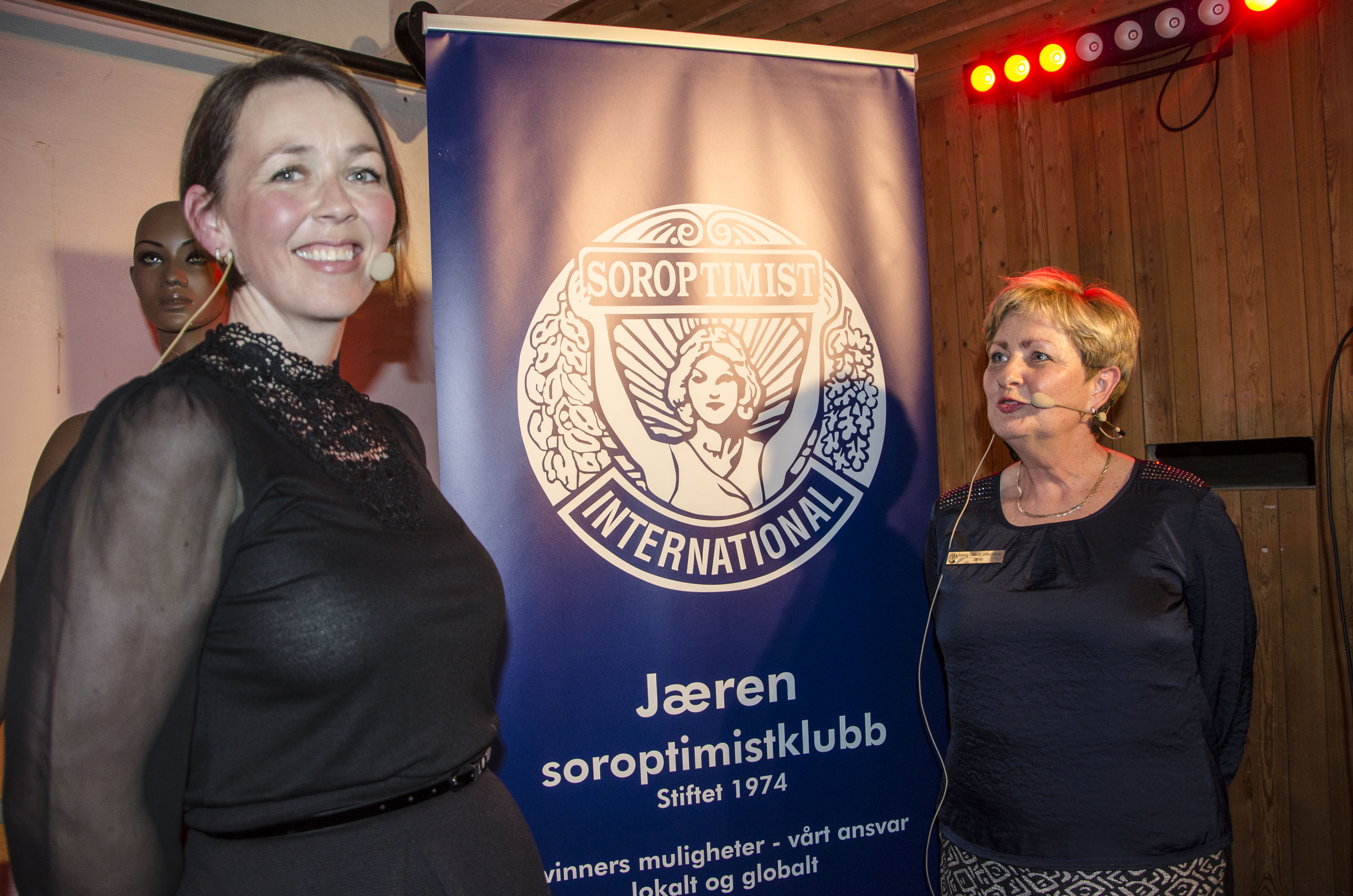 Våre 2 flotte konferansierer - Sissel Iren og Aslaug